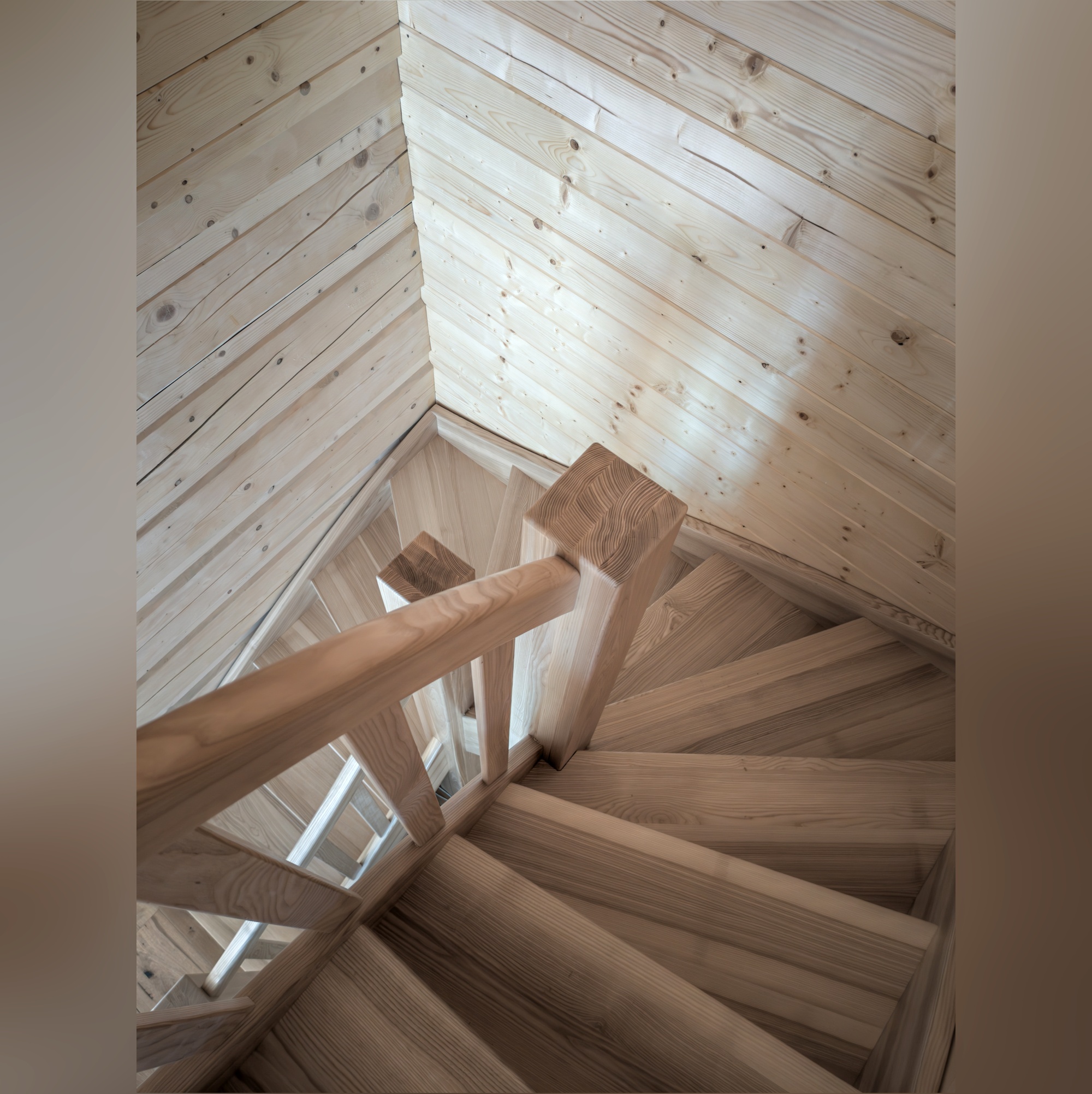 Jaseňové samonosné schody | Stolárstvo Marián Murín